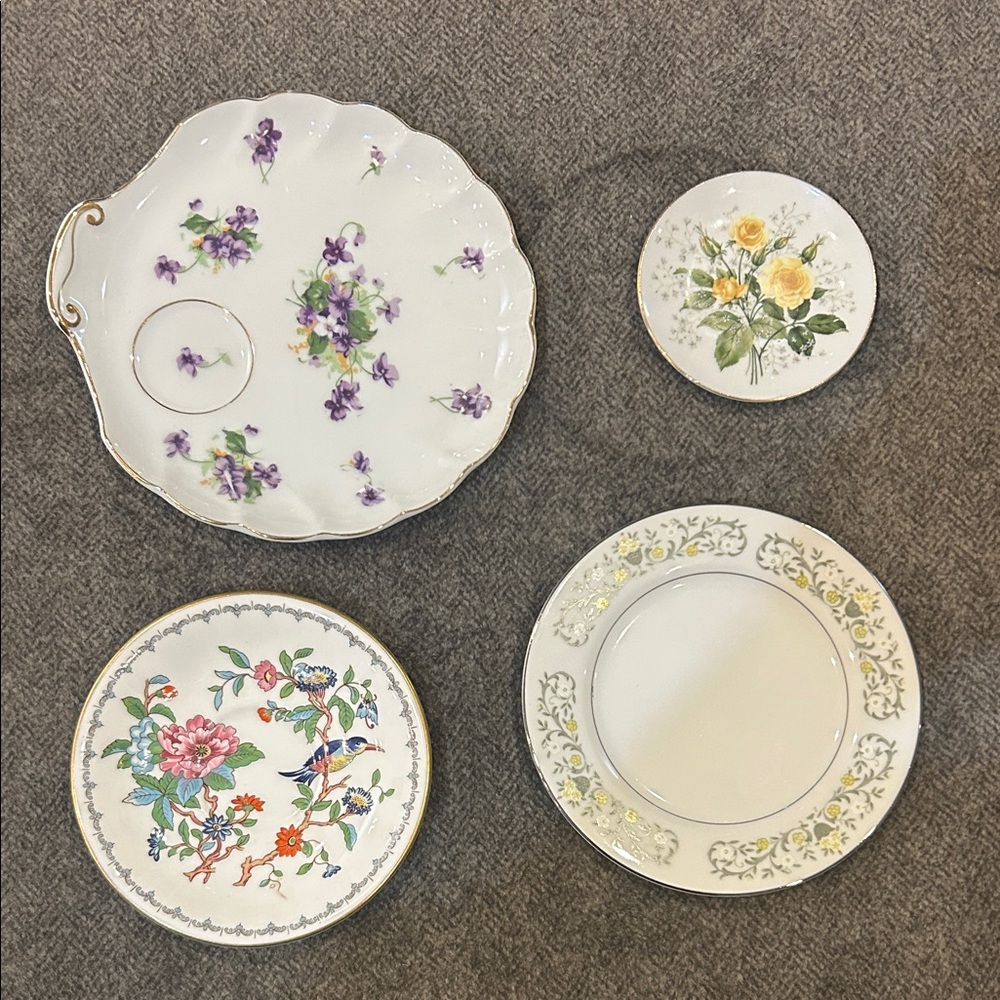 Lot of Vgt plates. Great starter for a plate wall.